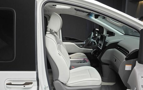 Hyundai Staria, 2024 год, 4 850 000 рублей, 12 фотография