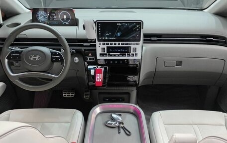 Hyundai Staria, 2024 год, 4 850 000 рублей, 7 фотография