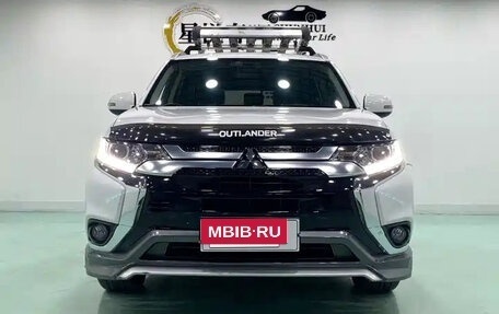 Mitsubishi Outlander III рестайлинг 3, 2022 год, 1 632 000 рублей, 2 фотография