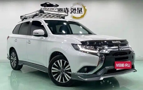 Mitsubishi Outlander III рестайлинг 3, 2022 год, 1 632 000 рублей, 3 фотография