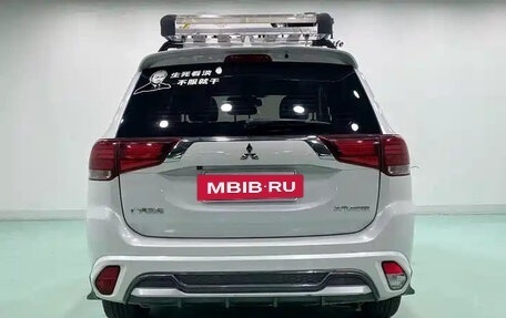 Mitsubishi Outlander III рестайлинг 3, 2022 год, 1 632 000 рублей, 5 фотография