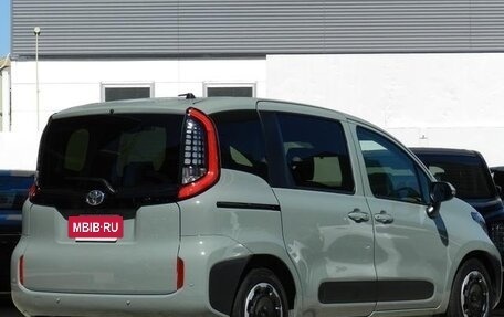 Toyota Sienta, 2023 год, 1 430 548 рублей, 6 фотография
