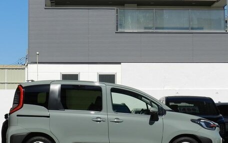 Toyota Sienta, 2023 год, 1 430 548 рублей, 4 фотография