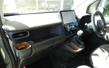 Toyota Sienta, 2023 год, 1 430 548 рублей, 19 фотография