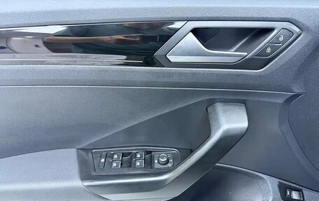 Volkswagen T-Roc I, 2023 год, 1 390 000 рублей, 9 фотография