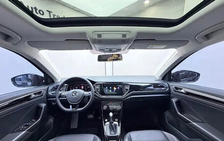 Volkswagen T-Roc I, 2023 год, 1 390 000 рублей, 7 фотография
