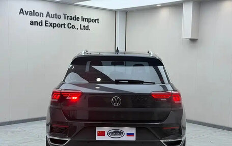 Volkswagen T-Roc I, 2023 год, 1 390 000 рублей, 5 фотография