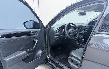 Volkswagen T-Roc I, 2023 год, 1 390 000 рублей, 8 фотография