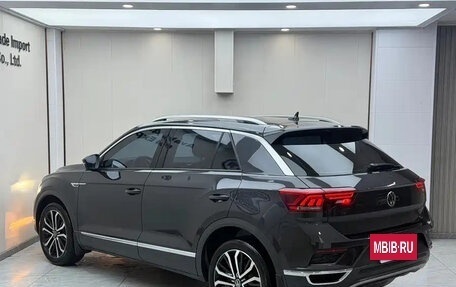 Volkswagen T-Roc I, 2023 год, 1 390 000 рублей, 6 фотография