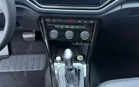 Volkswagen T-Roc I, 2023 год, 1 390 000 рублей, 13 фотография
