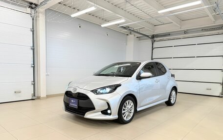 Toyota Yaris, 2021 год, 1 349 999 рублей, 2 фотография