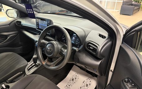 Toyota Yaris, 2021 год, 1 349 999 рублей, 10 фотография