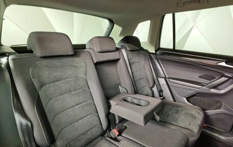 Volkswagen Tiguan II, 2018 год, 2 555 000 рублей, 17 фотография