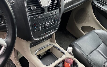 Chrysler Voyager IV, 2014 год, 1 880 000 рублей, 6 фотография