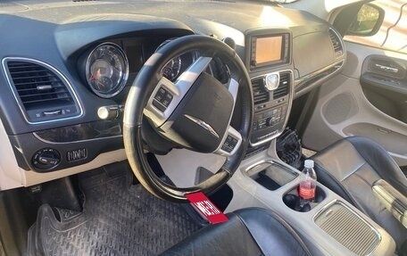 Chrysler Voyager IV, 2014 год, 1 880 000 рублей, 9 фотография