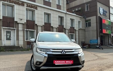 Mitsubishi Outlander III рестайлинг 3, 2015 год, 1 850 000 рублей, 5 фотография