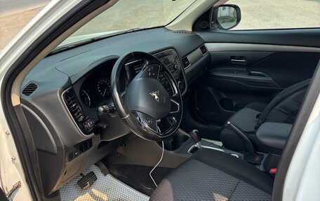 Mitsubishi Outlander III рестайлинг 3, 2015 год, 1 850 000 рублей, 13 фотография