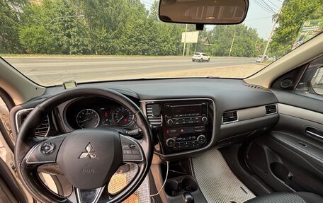 Mitsubishi Outlander III рестайлинг 3, 2015 год, 1 850 000 рублей, 11 фотография