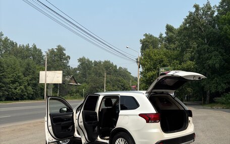 Mitsubishi Outlander III рестайлинг 3, 2015 год, 1 850 000 рублей, 9 фотография