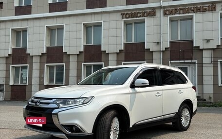 Mitsubishi Outlander III рестайлинг 3, 2015 год, 1 850 000 рублей, 6 фотография