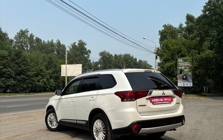 Mitsubishi Outlander III рестайлинг 3, 2015 год, 1 850 000 рублей, 7 фотография