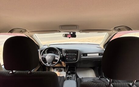 Mitsubishi Outlander III рестайлинг 3, 2015 год, 1 850 000 рублей, 17 фотография