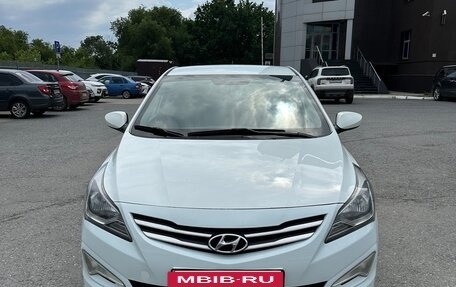 Hyundai Solaris II рестайлинг, 2015 год, 940 000 рублей, 3 фотография