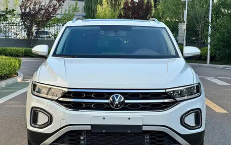 Volkswagen T-Roc I, 2023 год, 1 590 028 рублей, 2 фотография