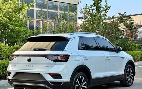 Volkswagen T-Roc I, 2023 год, 1 590 028 рублей, 4 фотография