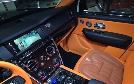 Rolls-Royce Cullinan, 2020 год, 30 500 000 рублей, 14 фотография