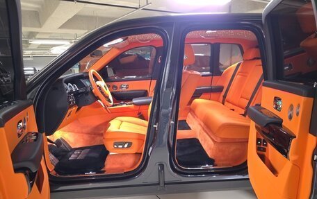 Rolls-Royce Cullinan, 2020 год, 30 500 000 рублей, 17 фотография