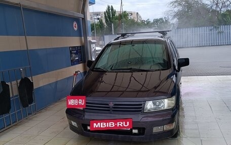 Mitsubishi Space Wagon III, 1998 год, 380 000 рублей, 2 фотография