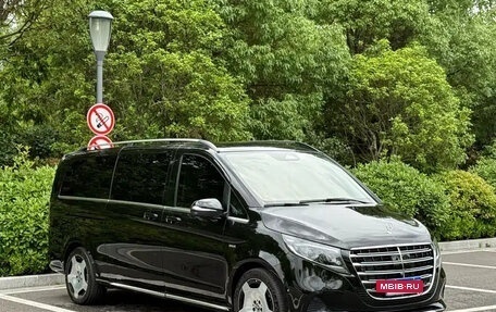 Mercedes-Benz V-Класс, 2024 год, 8 620 000 рублей, 3 фотография