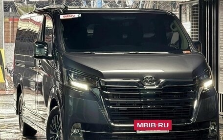 Toyota HiAce H300, 2024 год, 7 200 000 рублей, 5 фотография