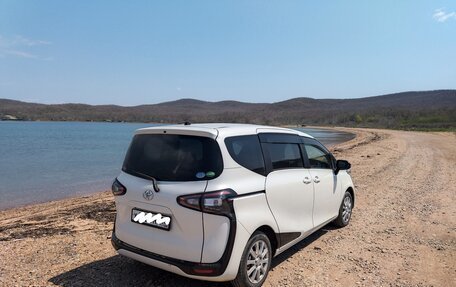 Toyota Sienta II, 2017 год, 1 450 000 рублей, 2 фотография