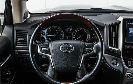 Toyota Land Cruiser 200, 2020 год, 7 900 000 рублей, 20 фотография