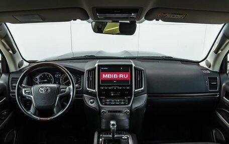 Toyota Land Cruiser 200, 2020 год, 7 900 000 рублей, 11 фотография