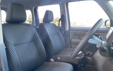 Toyota Roomy I, 2017 год, 600 000 рублей, 9 фотография