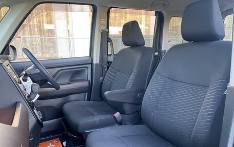 Toyota Roomy I, 2017 год, 600 000 рублей, 13 фотография