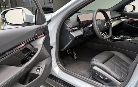 BMW 5 серия, 2025 год, 6 750 000 рублей, 9 фотография