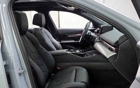 BMW 5 серия, 2025 год, 6 750 000 рублей, 24 фотография