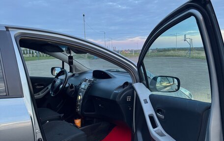 Toyota Yaris III рестайлинг, 2007 год, 900 000 рублей, 16 фотография
