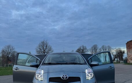 Toyota Yaris III рестайлинг, 2007 год, 900 000 рублей, 20 фотография