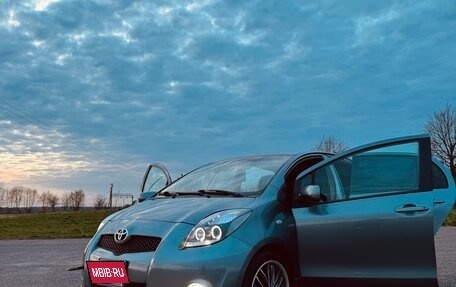 Toyota Yaris III рестайлинг, 2007 год, 900 000 рублей, 21 фотография