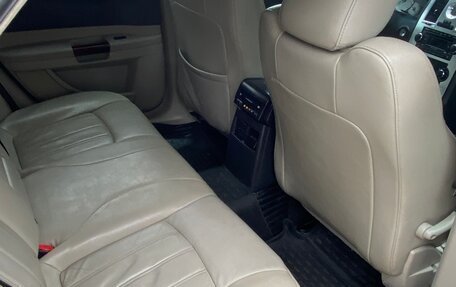 Chrysler 300C II, 2006 год, 1 390 000 рублей, 10 фотография