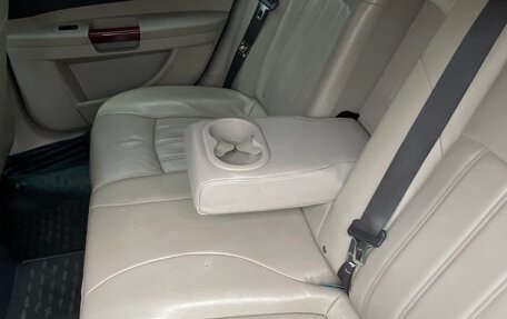 Chrysler 300C II, 2006 год, 1 390 000 рублей, 12 фотография
