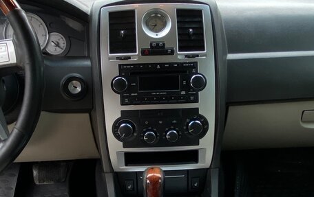 Chrysler 300C II, 2006 год, 1 390 000 рублей, 19 фотография