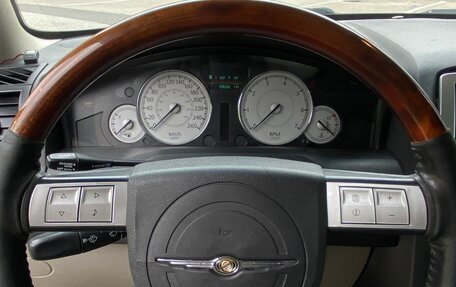Chrysler 300C II, 2006 год, 1 390 000 рублей, 18 фотография