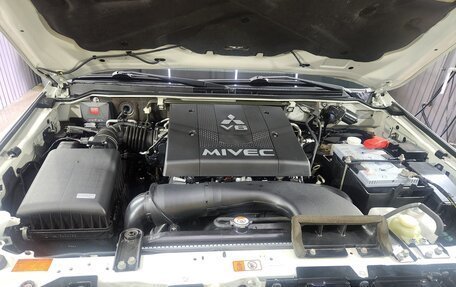 Mitsubishi Pajero IV, 2019 год, 4 100 000 рублей, 16 фотография