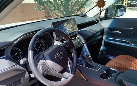 Toyota Harrier, 2023 год, 4 550 000 рублей, 16 фотография